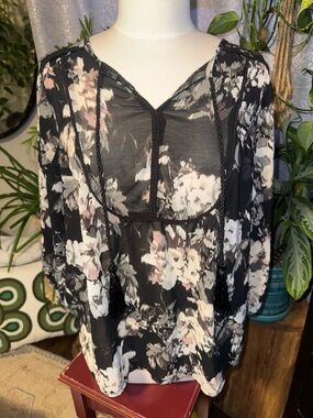 Buffalo David Bitton Black and White Floral Peasant Top